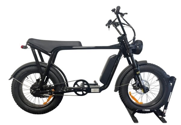 Zwarte Brutus Elektrische Fatbike met brede banden en middenmotor – krachtig, stijlvol en geschikt voor elk terrein.