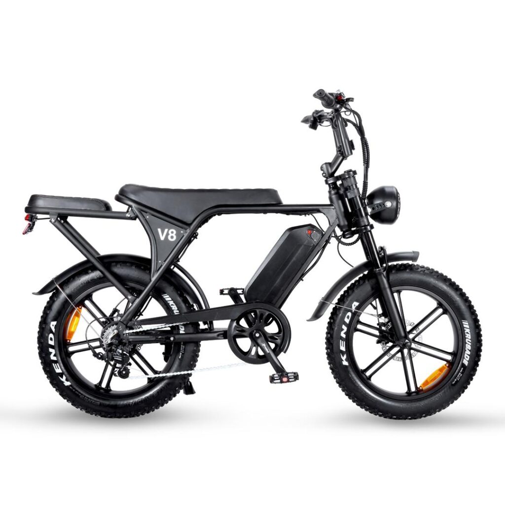 Zwarte elektrische fatbike met brede banden en robuust frame geschikt voor stad en offroad gebruik