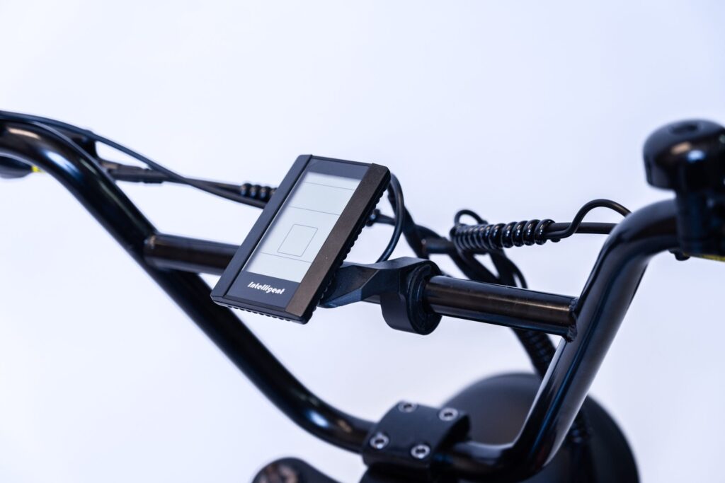 Display van een elektrische fatbike als voorbeeld van een onderdeel dat storingen of foutmeldingen kan tonen.